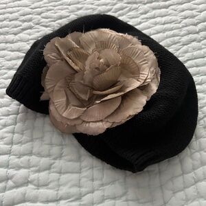 Black Wool Knit Beret. with Silky flower